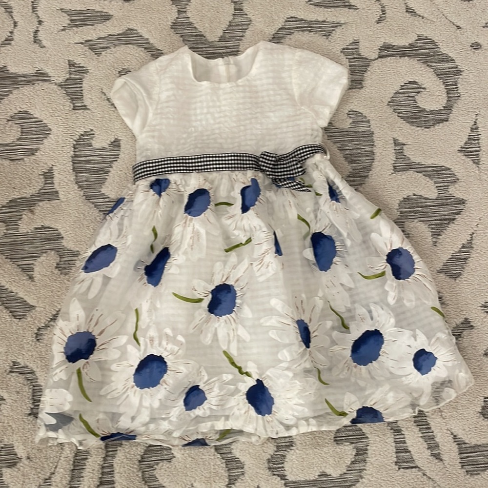 Beautiful white flower dress Size 5
